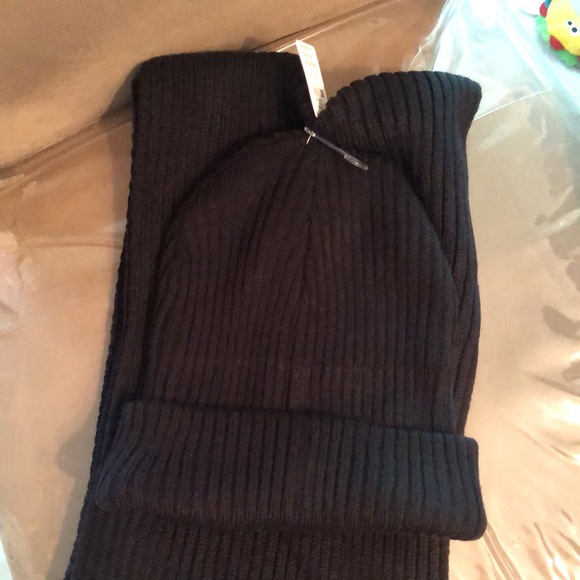 Victoria Secret PINK Hat & Scarf Set - Picture 2 of 14